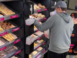 SIENA MEN'S AND WOMEN'S BASKETBALL COACHES PAY SURPRISE VISIT TO DUNKIN' IN CELEBRATION OF THE HOLIDAYS